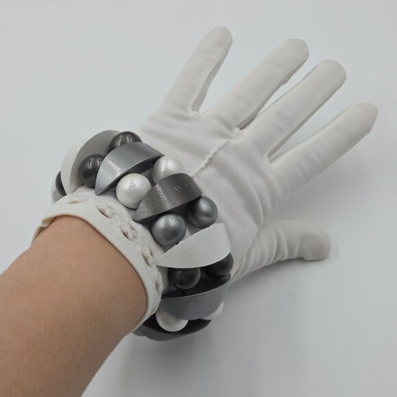 Vintage “Gray & Pearl” Stretch Bracelet 1990s - Picture 12 of 12